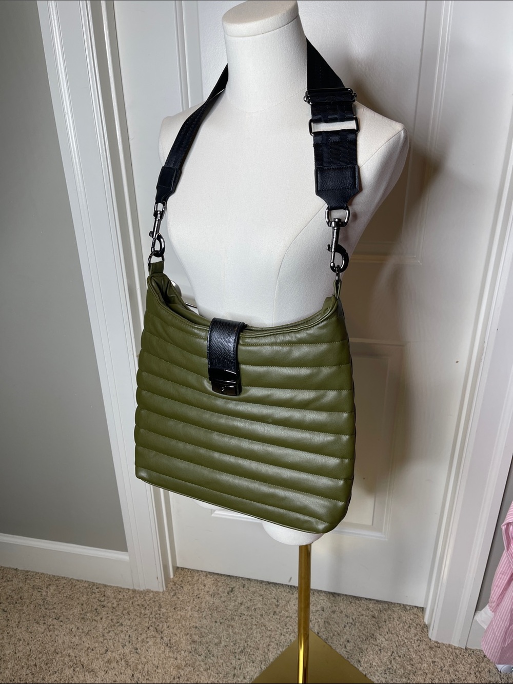 Think Roylan Lux shoulder bag in army green color